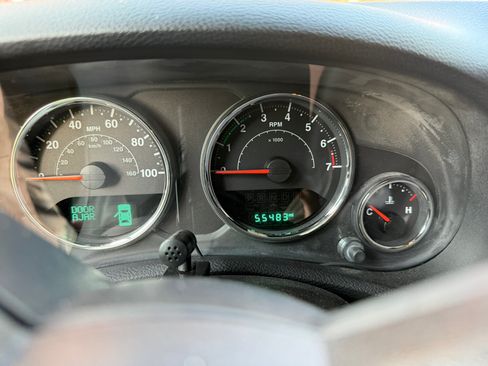 Used 2017 Jeep Wrangler Unlimited Rubicon w/ Connectivity Group AWD/4WD image 12