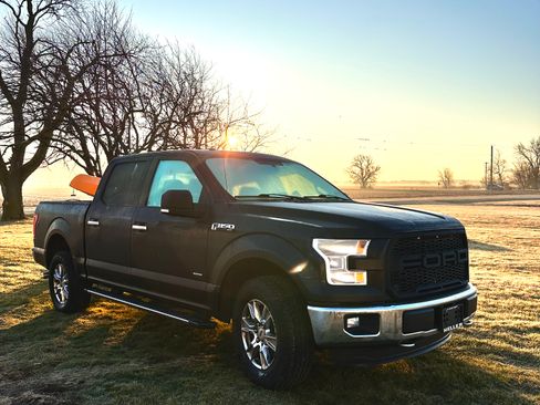 Used 2015 Ford F150 XLT w/ Equipment Group 302A Luxury image 1