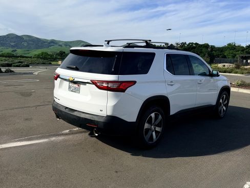 Used 2019 Chevrolet Traverse LT w/ LT Premium Package image 8