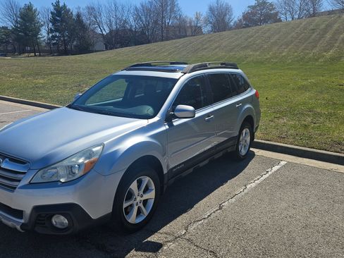 Used 2014 Subaru Outback 2.5i Limited image 13