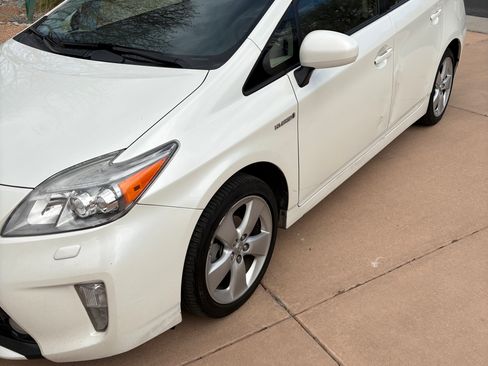 Used 2013 Toyota Prius Five image 4
