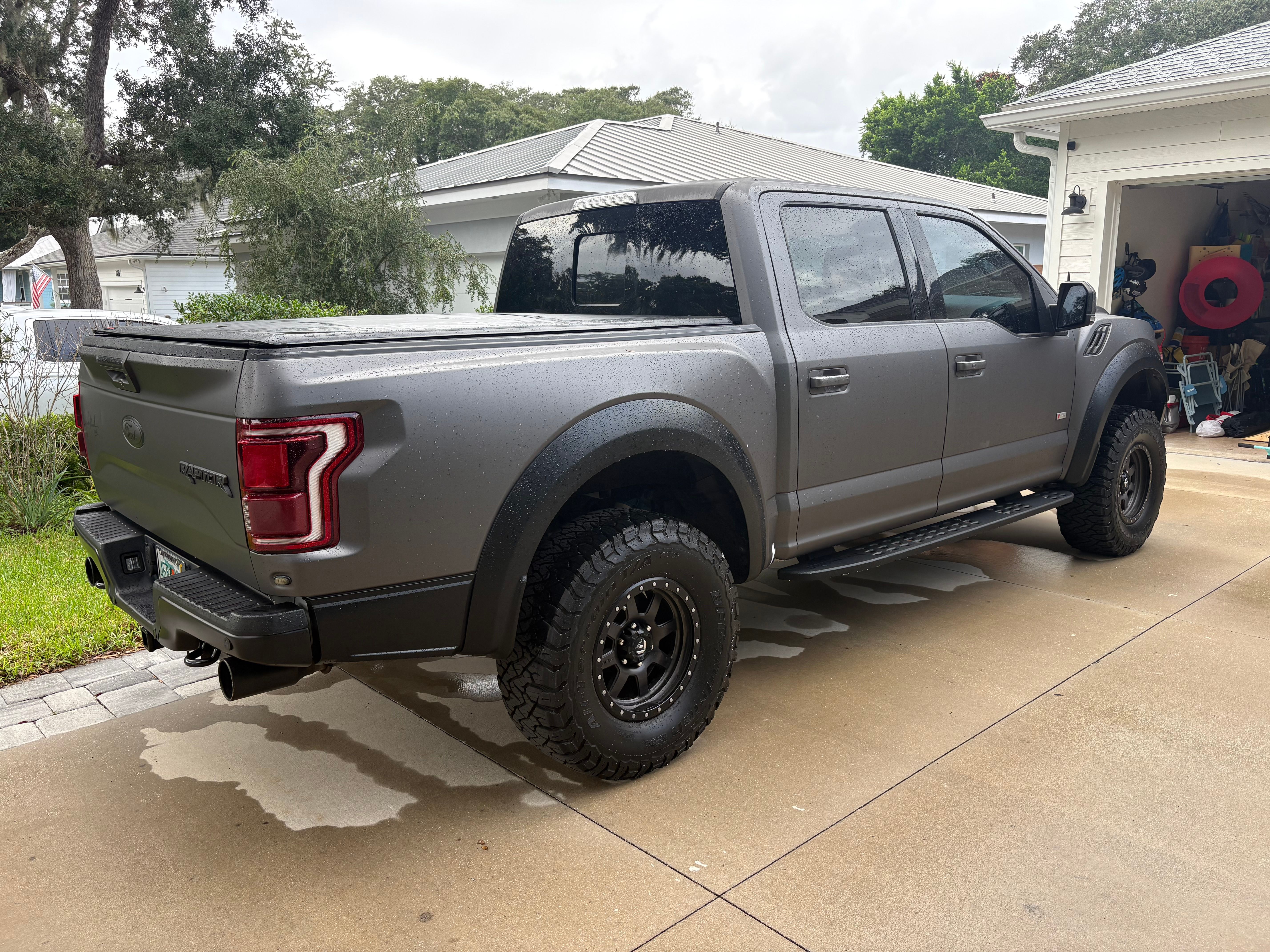 Used 2017 Ford F150 Raptor w/ Equipment Group 802A Luxury AWD/4WD image 2