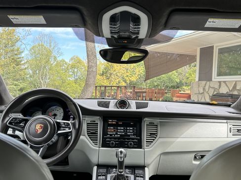 Used 2015 Porsche Macan S image 16