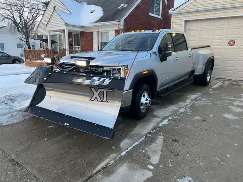 Used 2021 GMC Sierra 3500 SLE w/ SLE Value Package image 8