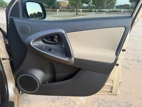 Used 2012 Toyota RAV4 FWD image 20