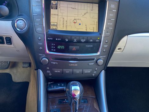 Used 2011 Lexus IS 250C image 5