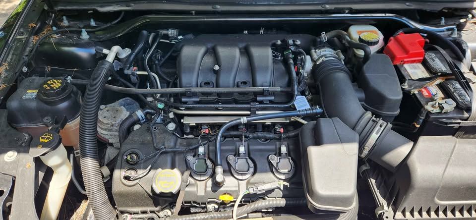 Used 2017 Ford Taurus Limited FWD image 11