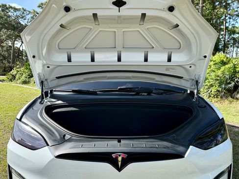 Used 2022 Tesla Model X Plaid image 11