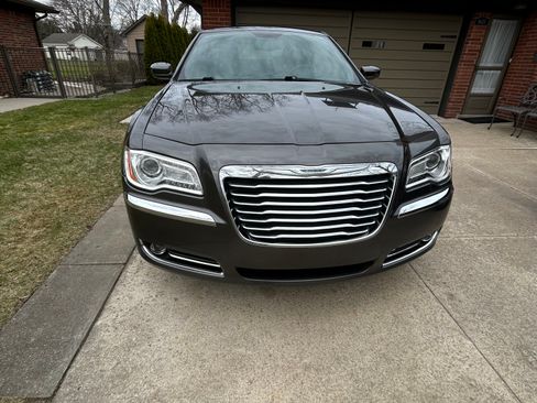 Used 2014 Chrysler 300 AWD w/ Driver Convenience Group image 4