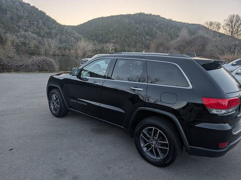 Used 2018 Jeep Grand Cherokee Limited image 4