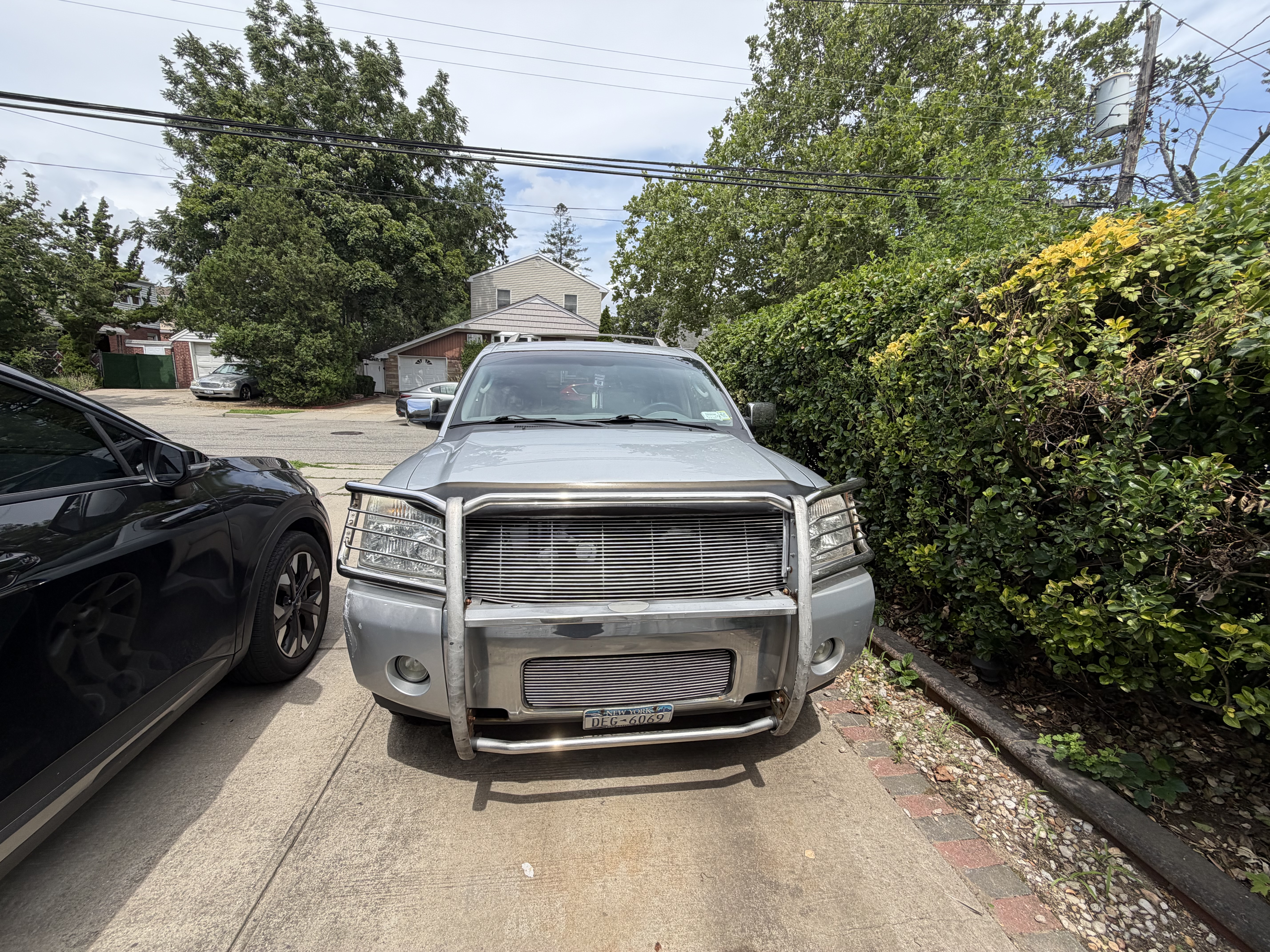 Used 2004 Nissan Armada LE AWD/4WD image 10