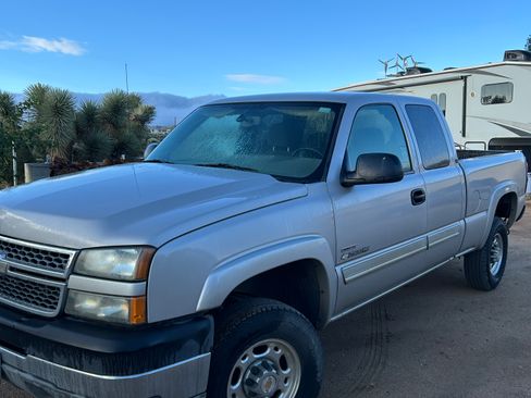 Used 2005 Chevrolet Silverado 2500 LS w/ Heavy-Duty Power Package image 10