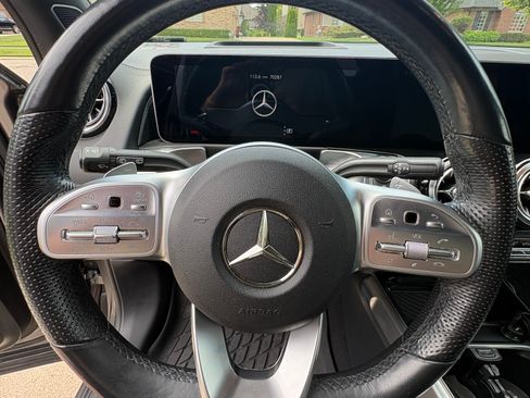 Used 2020 Mercedes-Benz GLB 250 4MATIC image 5