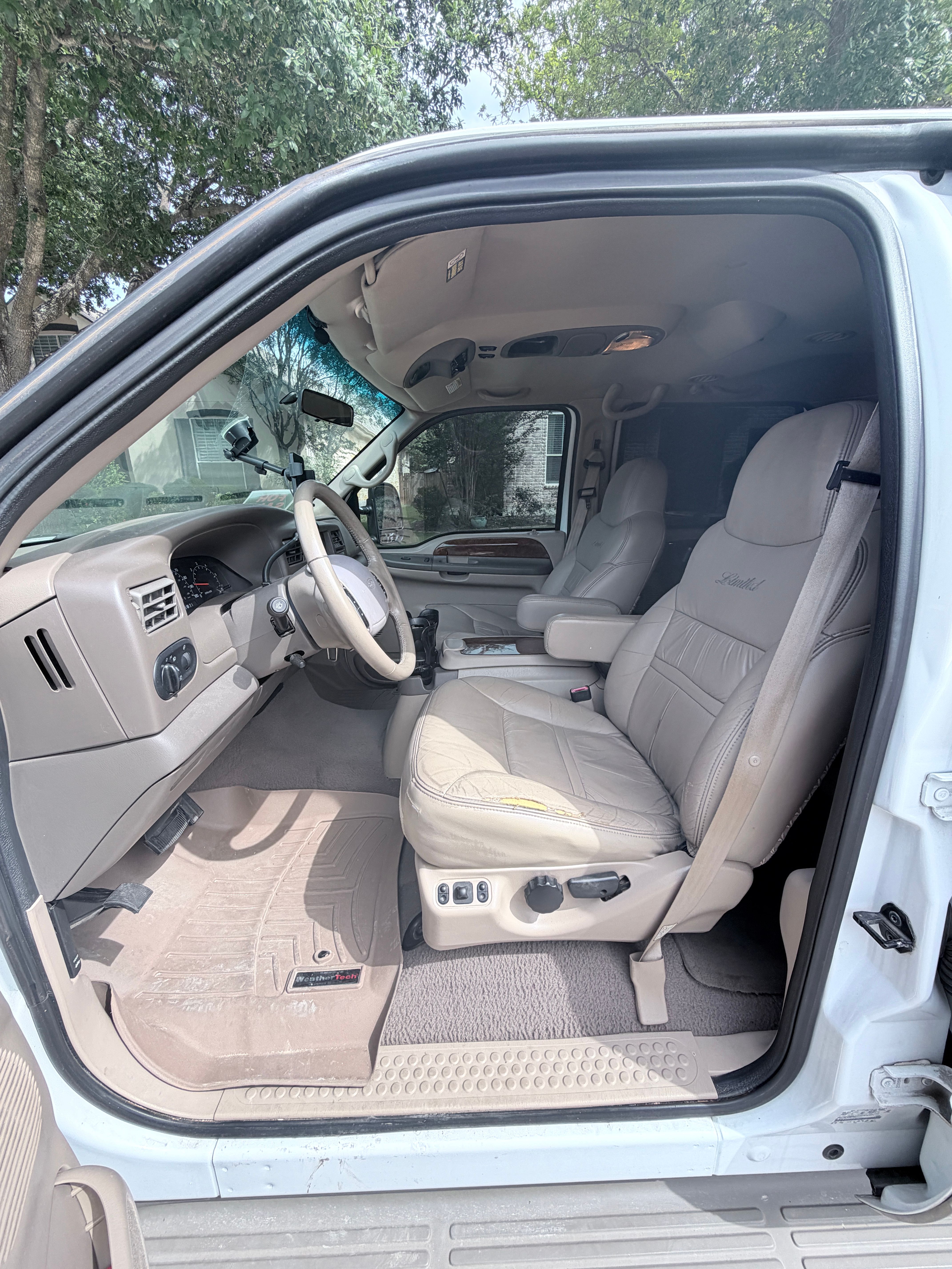 Used 2000 Ford Excursion Limited RWD image 8