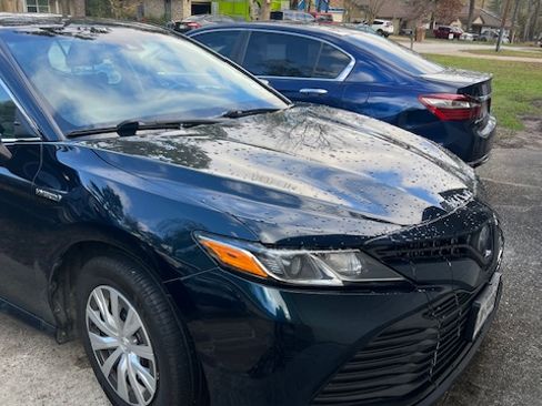 Used 2019 Toyota Camry LE image 2