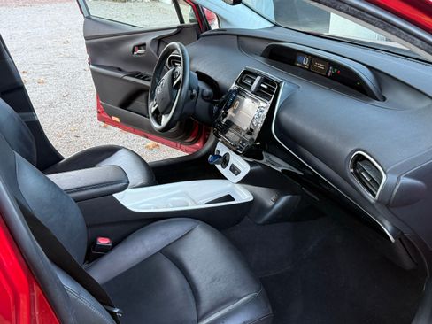 Used 2017 Toyota Prius Four w/ Carpet Mat Package image 9