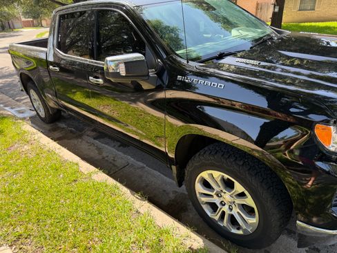 Used 2023 Chevrolet Silverado 1500 LTZ AWD/4WD image 9