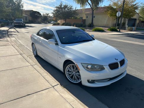 Used 2011 BMW 335i Convertible image 20
