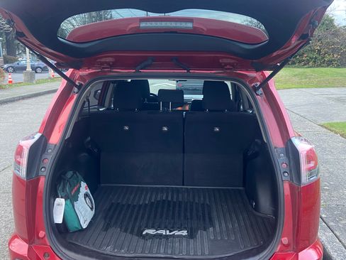 Used 2017 Toyota RAV4 XLE image 10