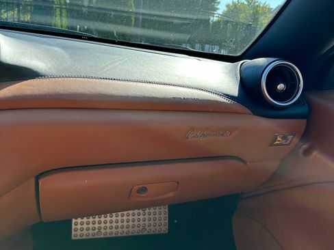 Used 2015 Ferrari California T RWD image 14