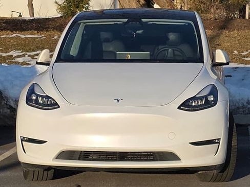 Used 2024 Tesla Model Y Long Range image 1