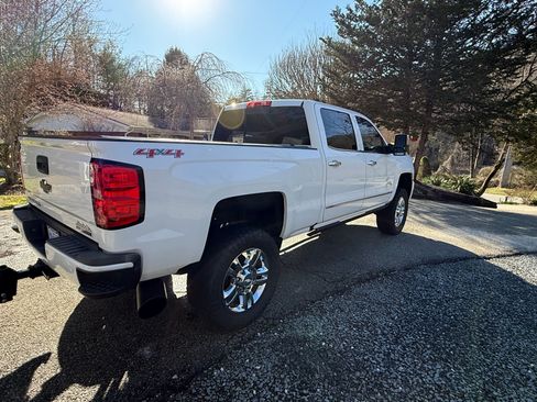 Used 2017 Chevrolet Silverado 2500 High Country w/ Duramax Plus Package image 6