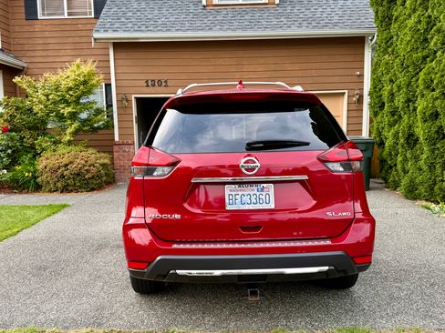 Used 2017 Nissan Rogue SL w/ SL Premium Package AWD/4WD image 2