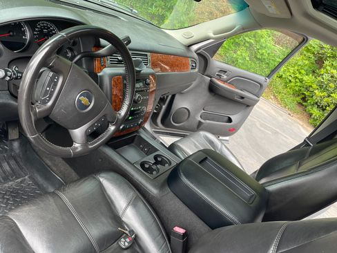 Used 2007 Chevrolet Suburban LT w/ LT Preferred Equipment Group image 6