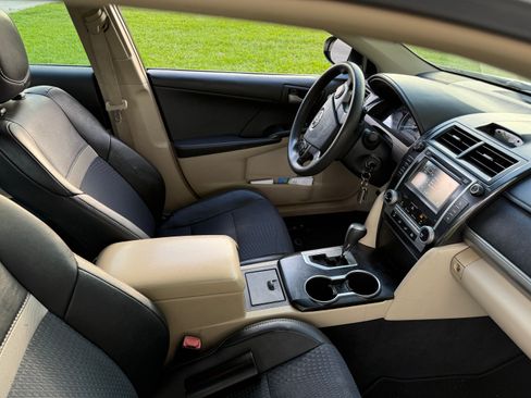 Used 2012 Toyota Camry LE FWD image 6
