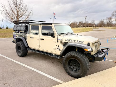 Used 2020 Jeep Gladiator Sport image 11