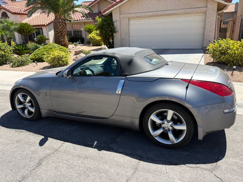 Used 2007 Nissan 350Z Touring RWD image 1