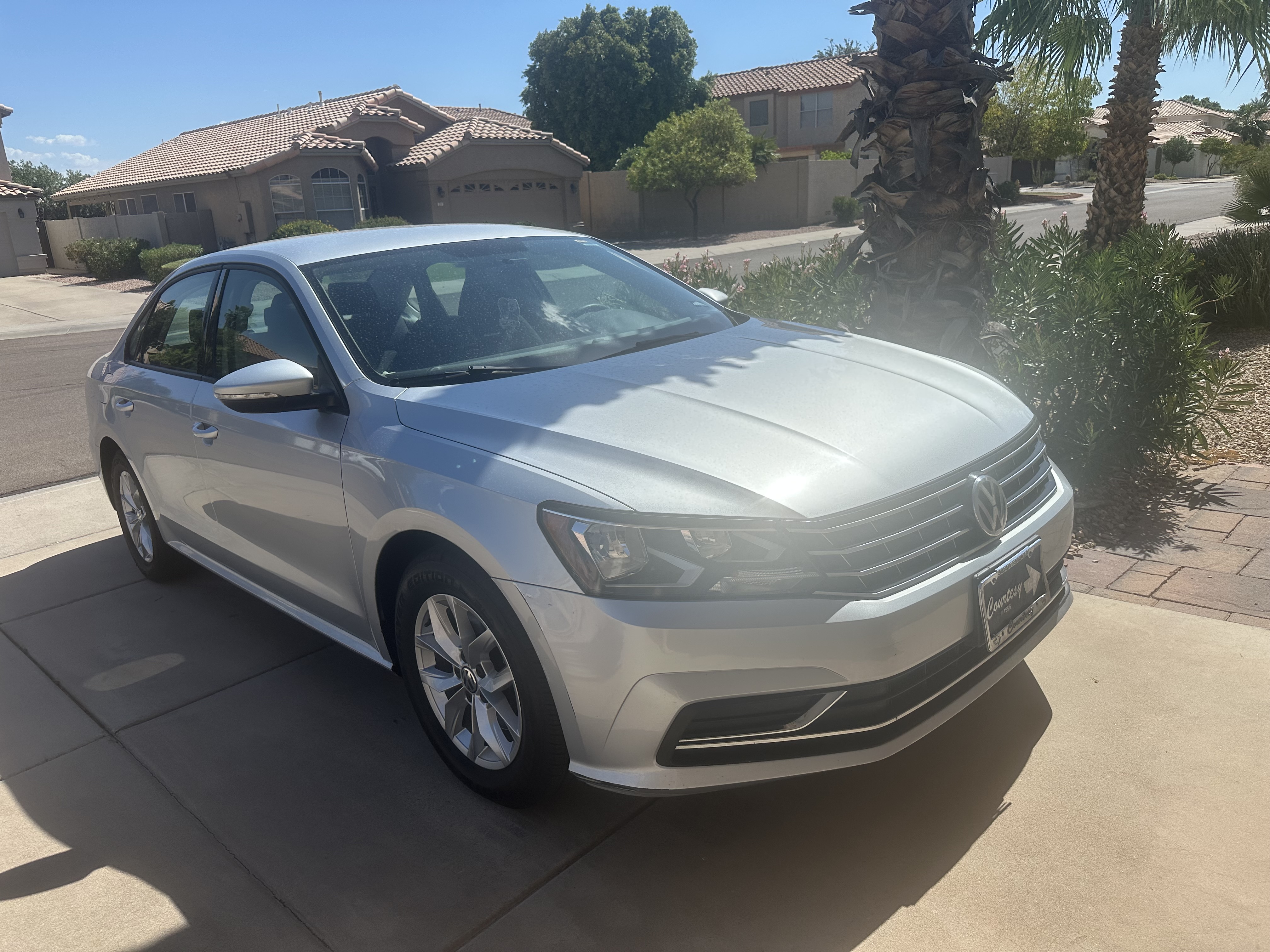 Used 2018 Volkswagen Passat 2.0T S FWD image 2