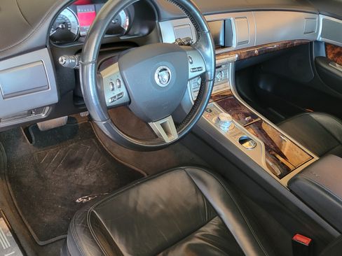 Used 2011 Jaguar XF image 12