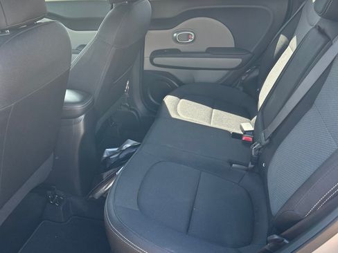 Used 2019 Kia Soul + image 8