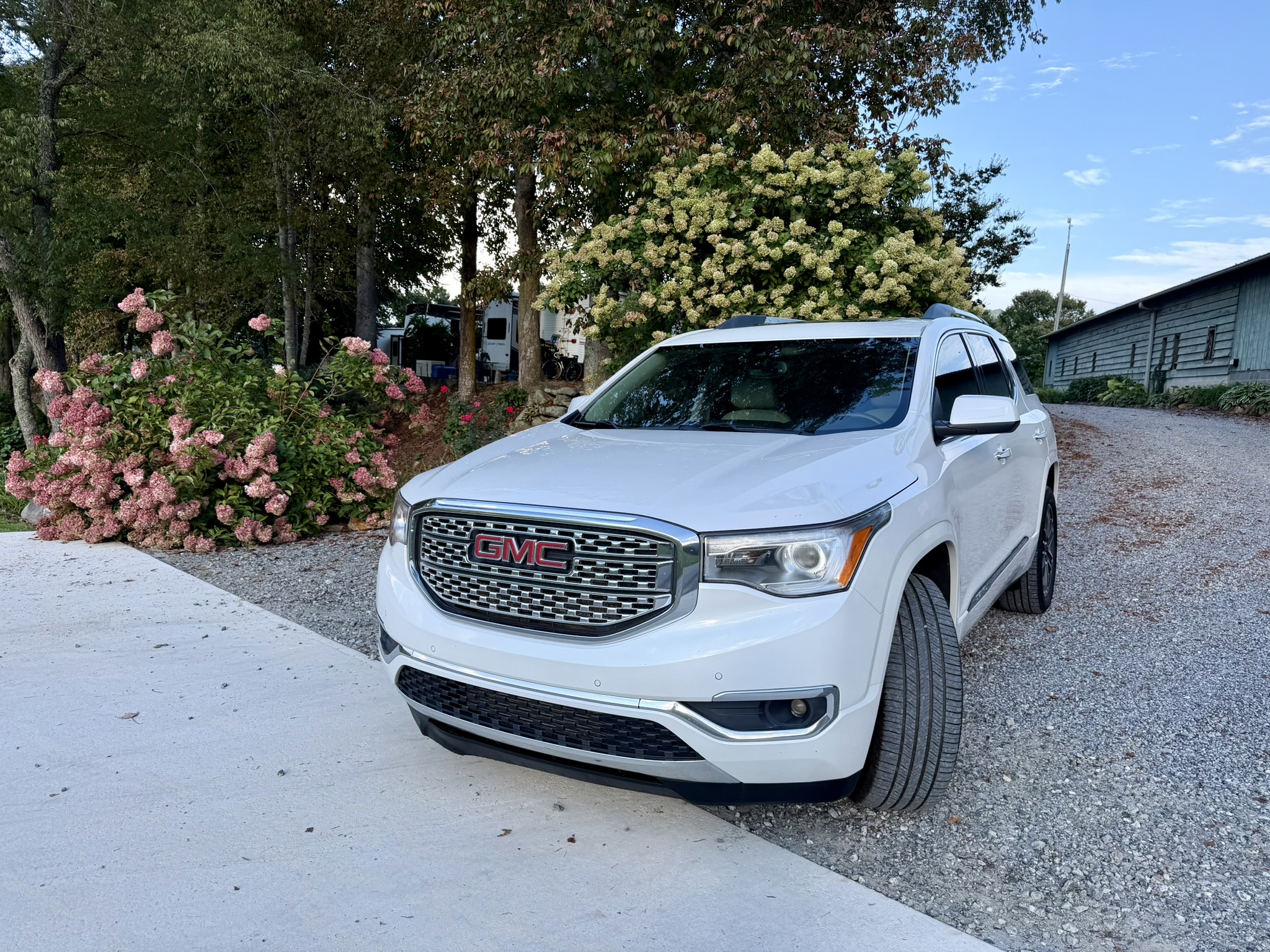 Used 2017 GMC Acadia Denali FWD image 1