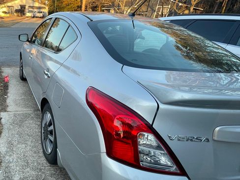 Used 2018 Nissan Versa SV image 6
