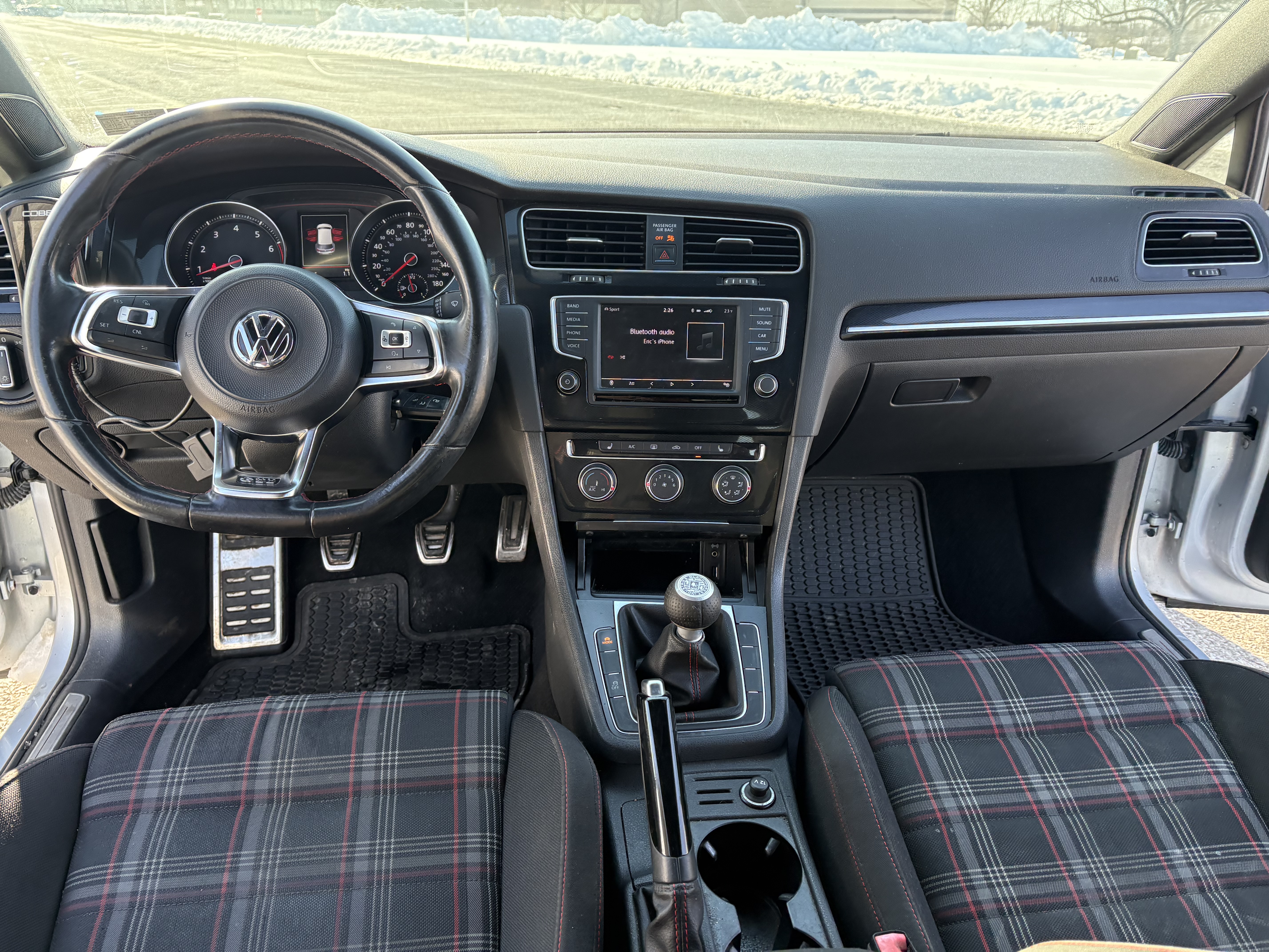 Used 2017 Volkswagen Golf 4-Door FWD image 18