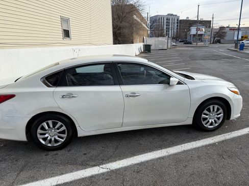 Used 2016 Nissan Altima 2.5 S w/ Power Driver Seat Package image 5