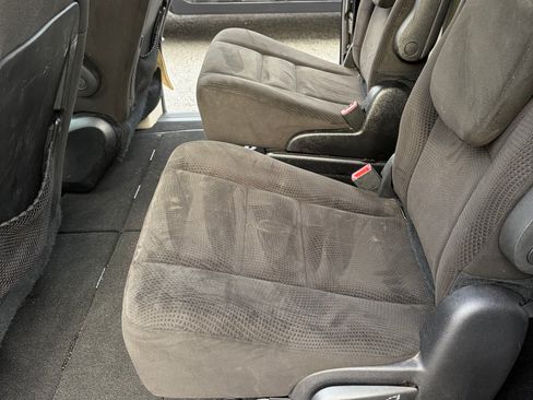 Used 2016 Dodge Grand Caravan SE w/ Quick Order Package 29E SE image 13