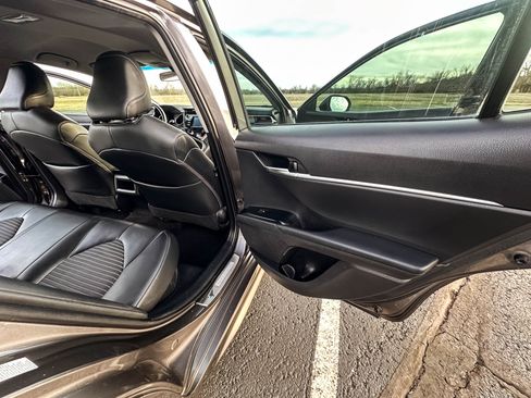 Used 2018 Toyota Camry SE w/ Protection Package (Q2) image 15