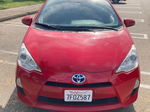 Used 2014 Toyota Prius C Three image 2