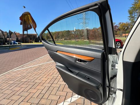 Used 2014 Lexus ES 300h image 27