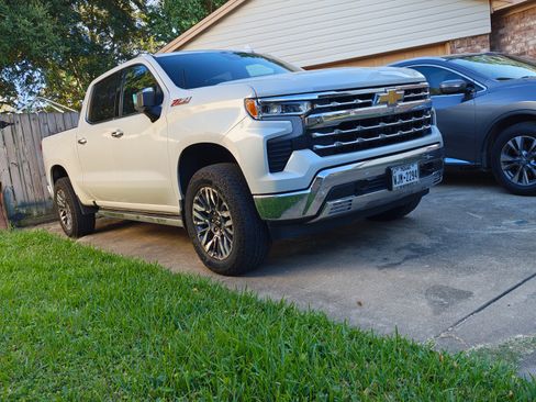 Used 2023 Chevrolet Silverado 1500 LTZ w/ LTZ Premium Package image 14