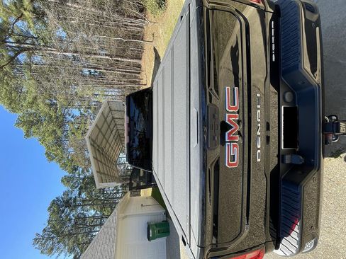 Used 2021 GMC Sierra 2500 Denali w/ Denali Black Diamond Edition image 12