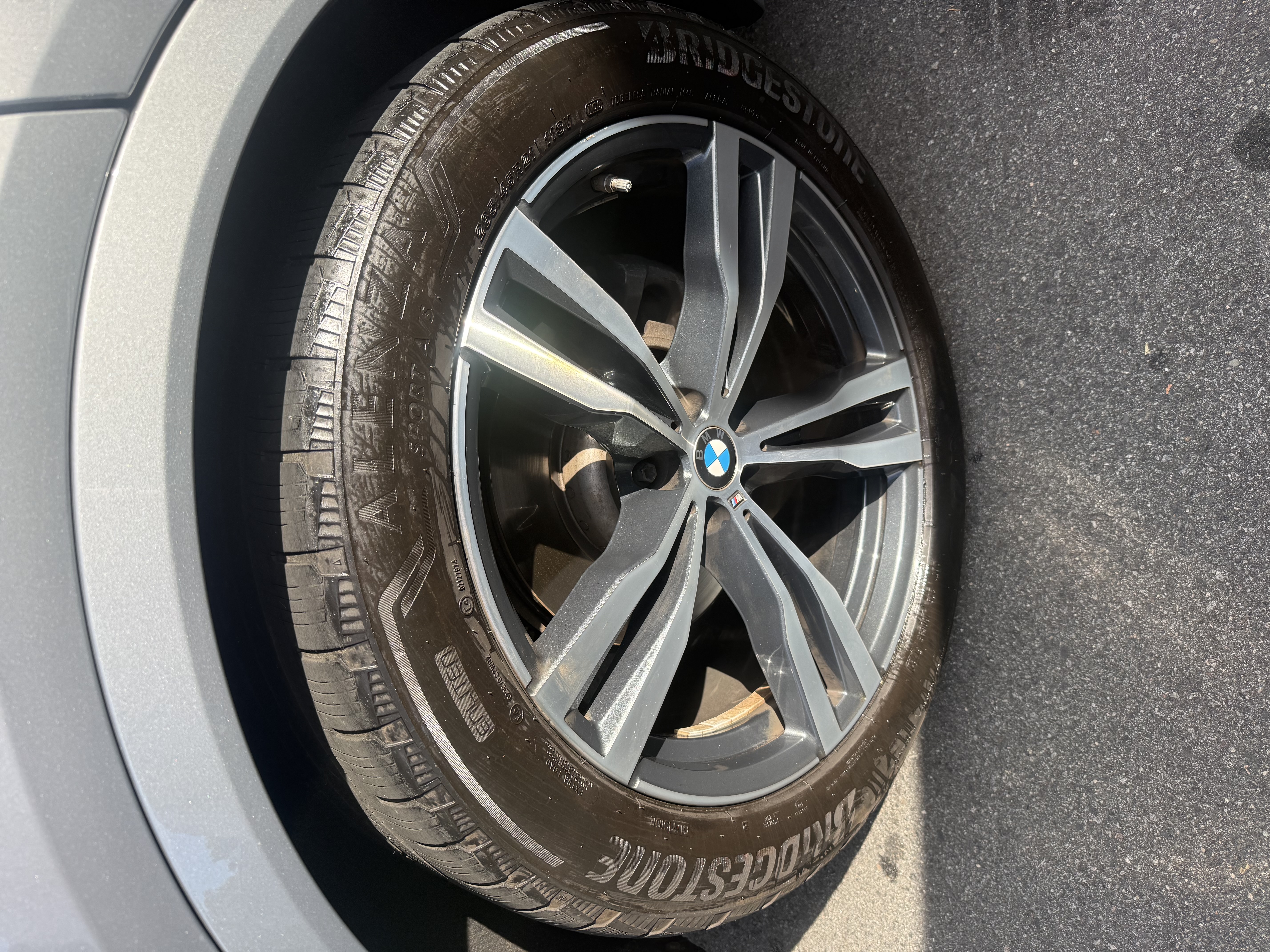 Used 2023 BMW X7 xDrive40i w/ M Sport Package AWD/4WD image 18