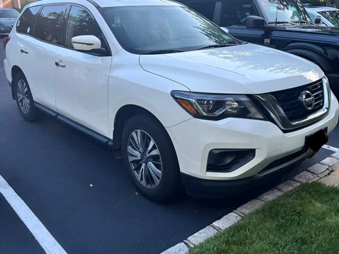 Used 2019 Nissan Pathfinder S AWD/4WD image 2
