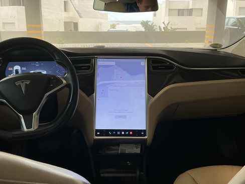 Used 2014 Tesla Model S 60 RWD image 4