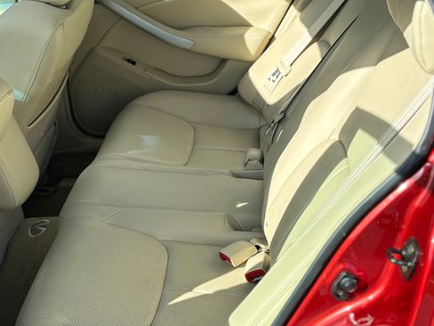 Used 2005 INFINITI G35 Sedan w/ (P01) Premium Pkg A RWD image 2