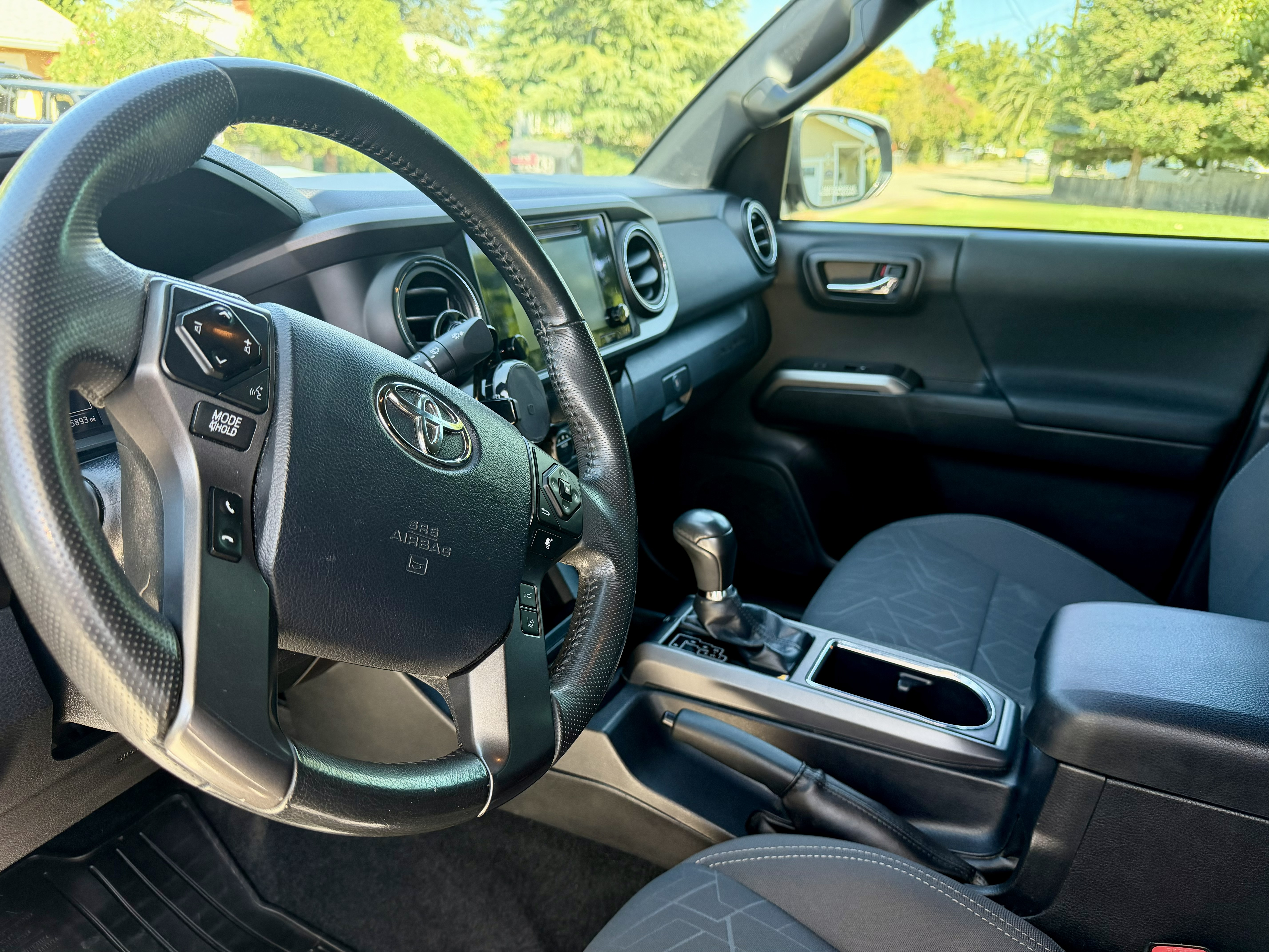 Used 2019 Toyota Tacoma TRD Sport AWD/4WD image 8