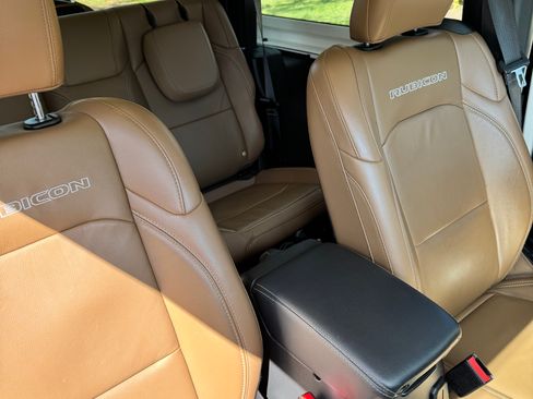 Used 2023 Jeep Wrangler Rubicon w/ Cold Weather Group image 15